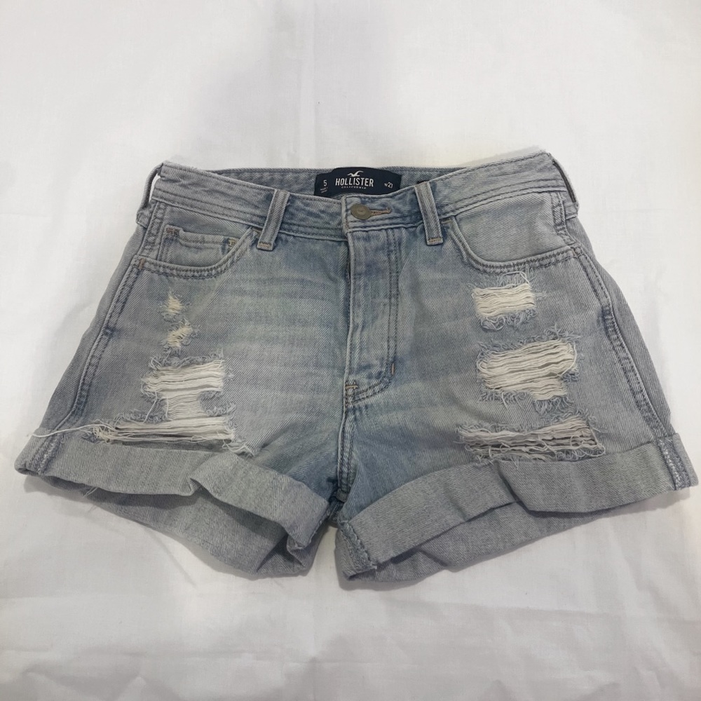 Cute Hollister Jean shorts!